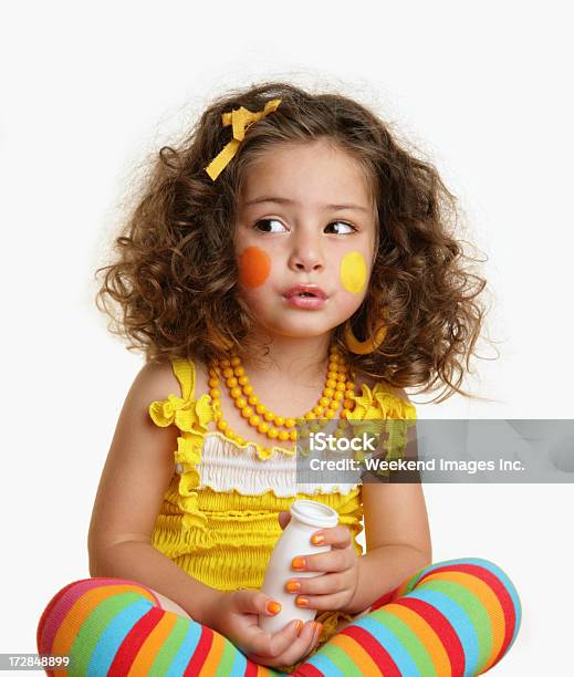 Foto de Menina Com A Garrafa De Leite e mais fotos de stock de Criança - Criança, Iogurte, Amarelo