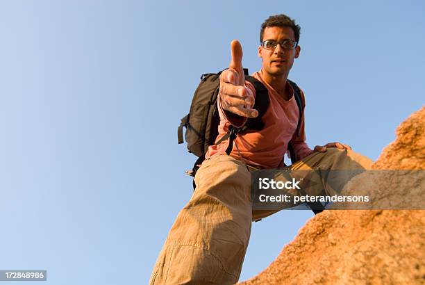 Foto de Homem Com Uma Mão e mais fotos de stock de Calça cargo - Calça cargo, Homens, Só Homens