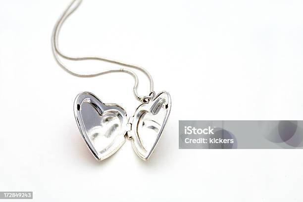 Plata Corazón Collar Foto de stock y más banco de imágenes de Collar - Collar, Símbolo en forma de corazón, Plata