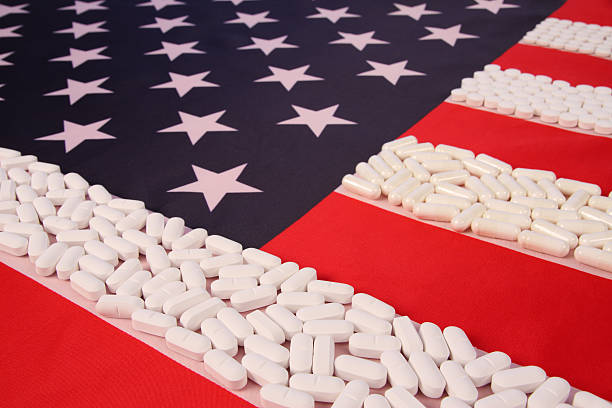 medicamentoso américa: vários comprimido com riscas brancas de bandeira dos estados unidos da américa - medicated imagens e fotografias de stock