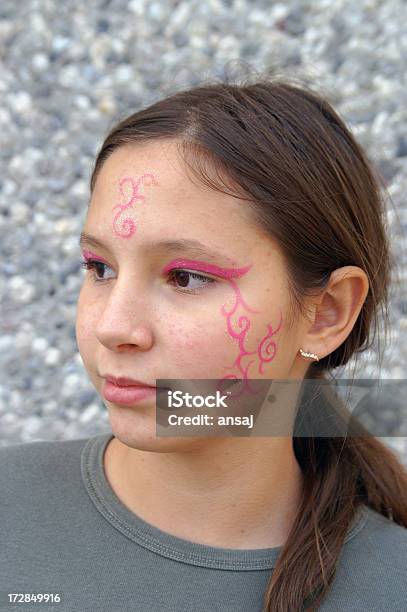 Face Painted Подросток — стоковые фотографии и другие картинки Макияж - Макияж, Мастерская, Ребёнок