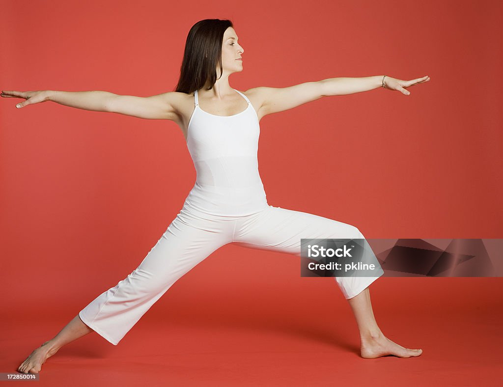 Mulher fazendo Yoga Pose de Guerreiro - Royalty-free Adulto Foto de stock