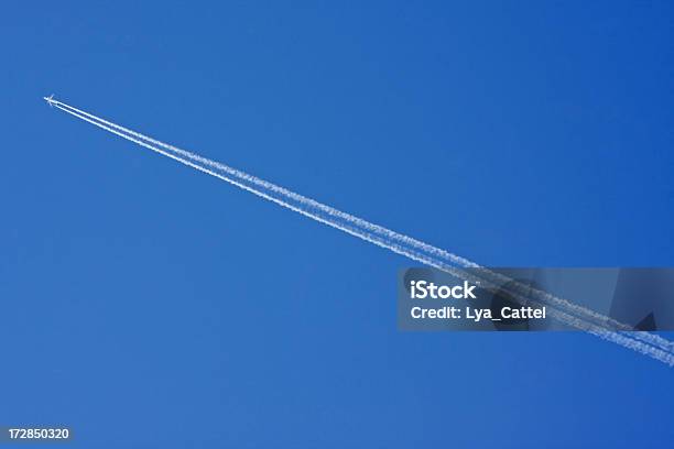 Flugzeug Mit Feuchtigkeit Streifen 1 Stockfoto und mehr Bilder von Abschied - Abschied, Allgemeine Luftfahrt, Ankunft