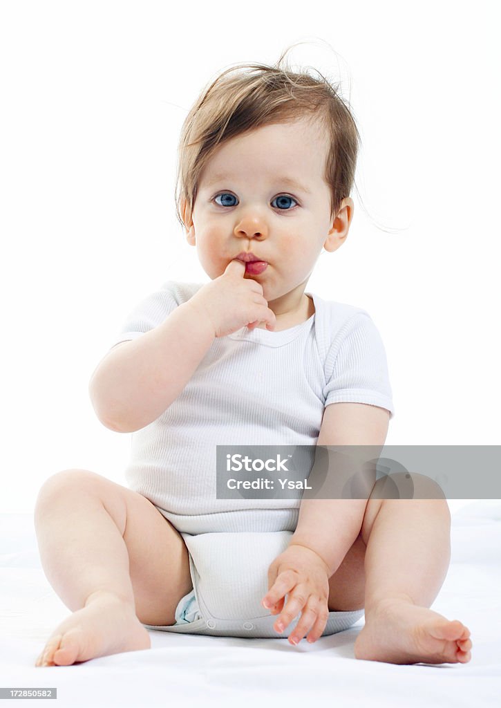 Lindo bebê sentado em branco - Foto de stock de 6-11 meses royalty-free