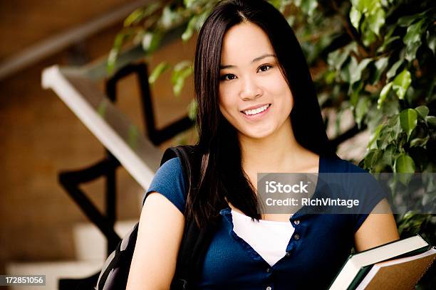 Weibliche Collegestudent Stockfoto und mehr Bilder von 20-24 Jahre - 20-24 Jahre, Beginn des Schuljahres, Bildung