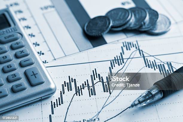 Cifras Financieras Foto de stock y más banco de imágenes de Dinero - Dinero, Matematicas, Ciencia