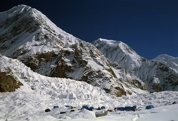 горы тянь-шань. казахстан. - kazakhstan glacier snow mountain view стоковые фото и изображения