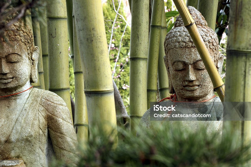 Buddhas молча созерцания Бамбуковый лес - Стоковые фото Будда роялти-фри