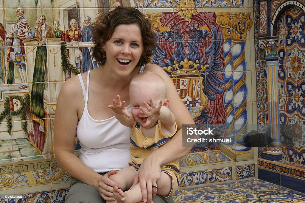 Мать ребенка & насладиться своим днем - Стоковые фото Кафель роялти-фри