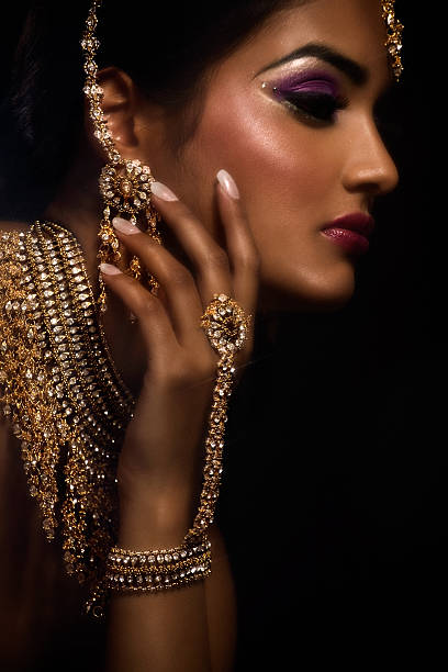indiano bellezza - indian ethnicity indian culture jewelry gold foto e immagini stock