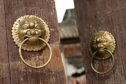 Typical Chinese old doorhttp://kimdesign.org/lightbox/chineseculture.jpg