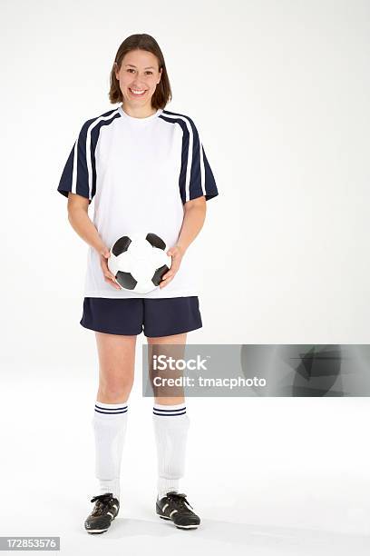 Foto de Jovem Mulher Segurando Uma Bola De Futebol e mais fotos de stock de Adulto - Adulto, Aluna, Bola de Futebol