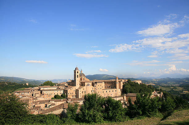 ドゥカーレ宮殿の urbino と周辺 - doges palace ストックフォトと画像