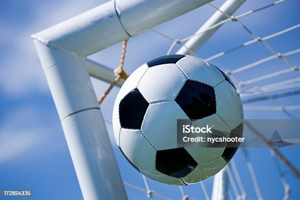 Foto de Objetivo e mais fotos de stock de Futebol - Futebol, Gol - Equipamento esportivo, Ângulo