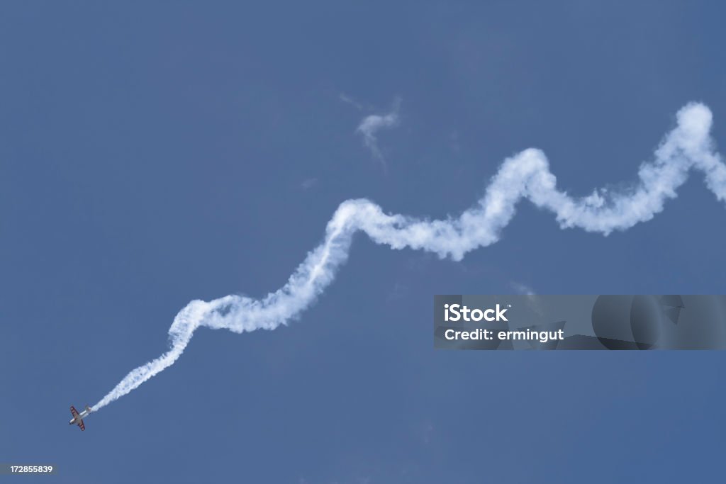 스턴트 항공기 against blue sky - 로열티 프리 반복 요소 스톡 사진