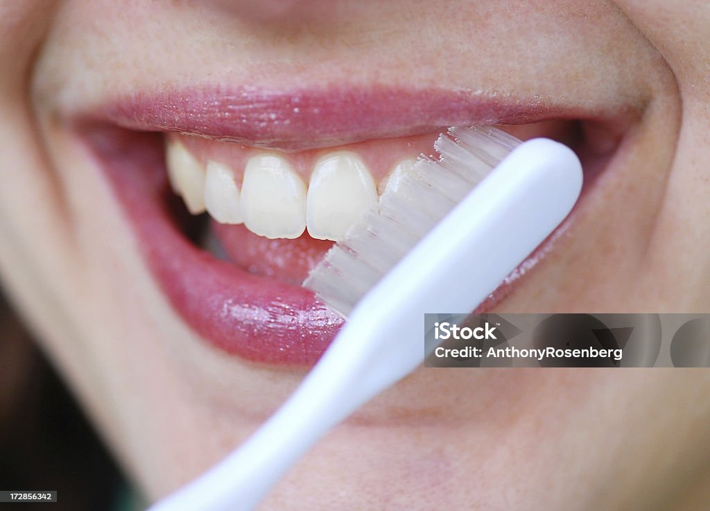 Lavarse los dientes - Foto de stock de Adulto libre de derechos