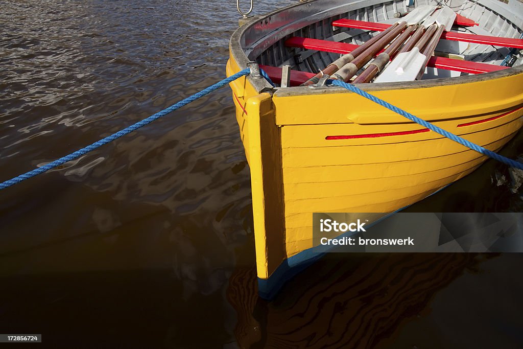 木製手漕ぎ船 - ウォータースポーツのロイヤリティフリーストックフォト