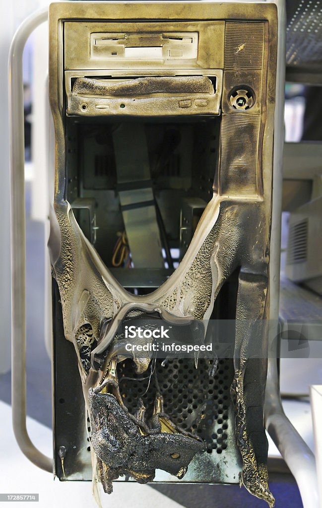 구운 및 브로컨 컴퓨터예요 타워 - 로열티 프리 컴퓨터 스톡 사진
