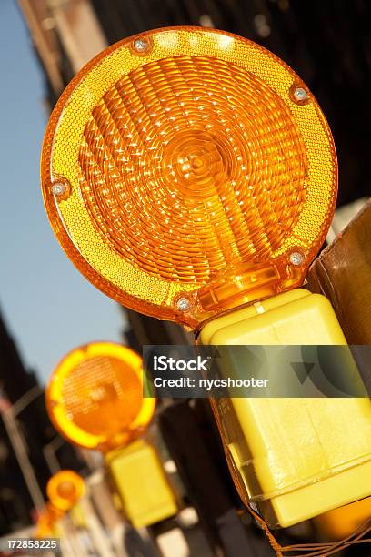 Zona De Construção - Fotografias de stock e mais imagens de Amarelo - Amarelo, Barreira de Construção, Barricada - Divisa