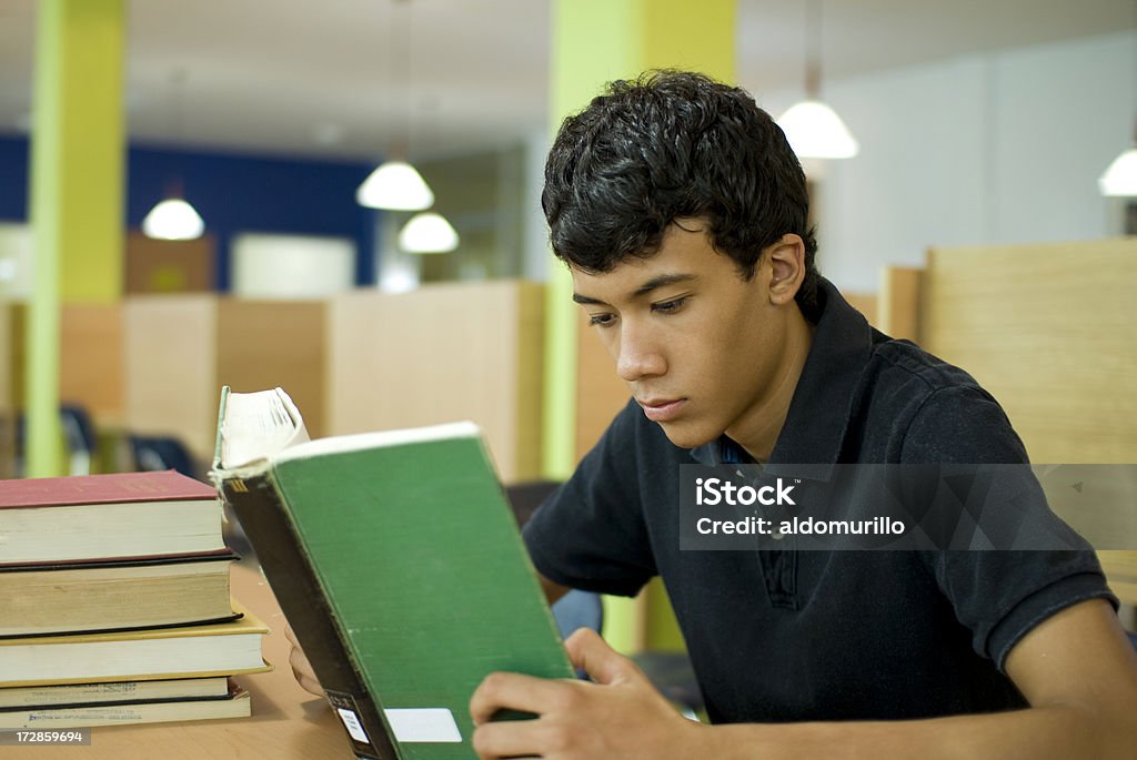 Teen leitura - Royalty-free Escola secundária - Educação Foto de stock