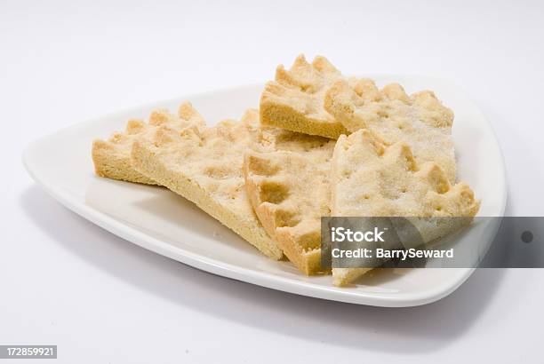 Stücke Von Shortbread Auf Einem Weißen Dreieckigen Teller Stockfoto und mehr Bilder von Schottische Kultur