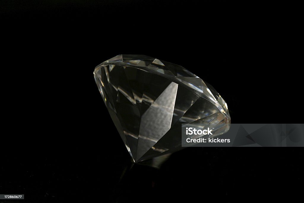 Gran diamante sobre negro - Foto de stock de Afilado libre de derechos