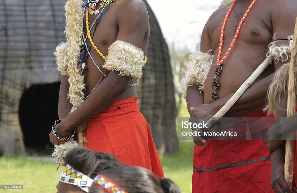 Contas Zulus e cabana - Foto de stock de Adulto royalty-free