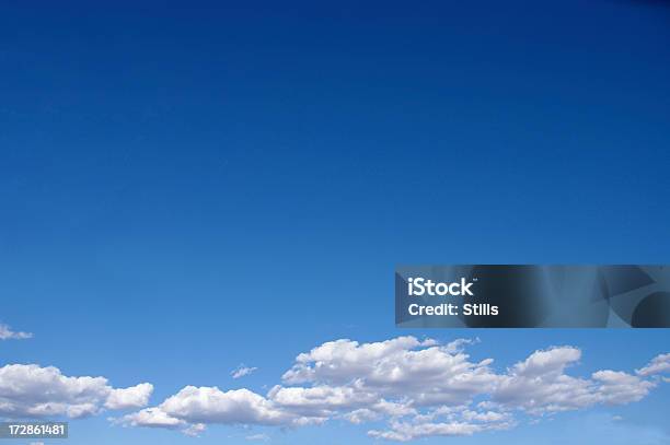 Big Sky Mit Wolkenmotiv Stockfoto und mehr Bilder von Aufnahme von unten - Aufnahme von unten, Blau, Breit