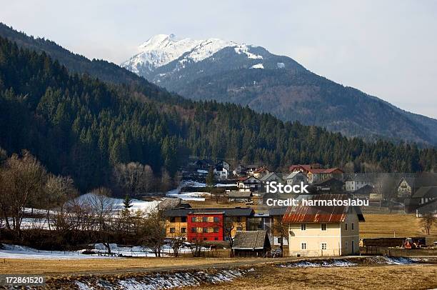 Dolina - zdjęcia stockowe i więcej obrazów Alpy - Alpy, Apres ski, Architektura