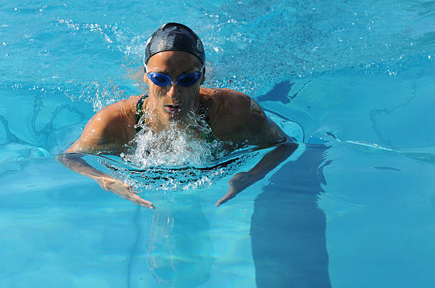brustschwimmen schwimmer - breaststroke stock-fotos und bilder