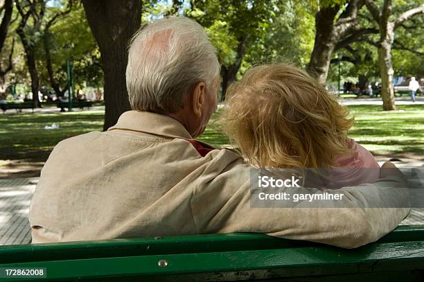 Insieme Per Sempre - Fotografie stock e altre immagini di Abbracciare una persona - Abbracciare una persona, Adulto, Adulto in età matura