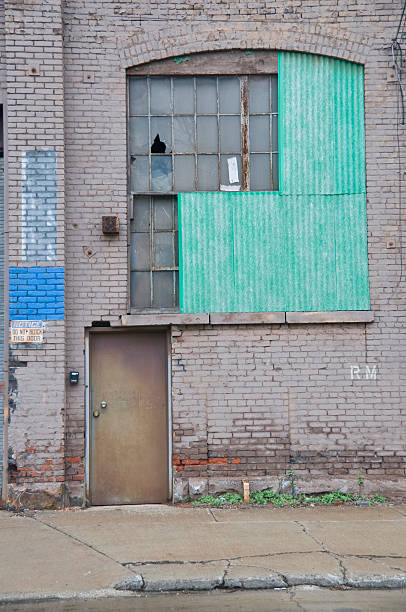 istock Back of Abandoned Building 172862330