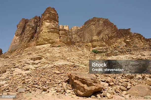 Photo libre de droit de Wadi Rum banque d'images et plus d'images libres de droit de Aride - Aride, Asie de l'Ouest, Destination de voyage