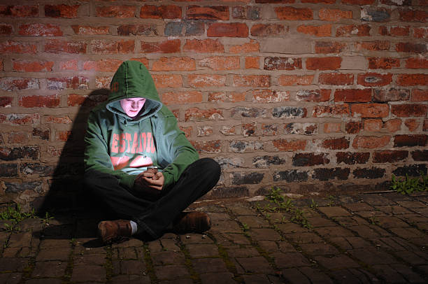 istock young hoodie texting in the dark 172863337