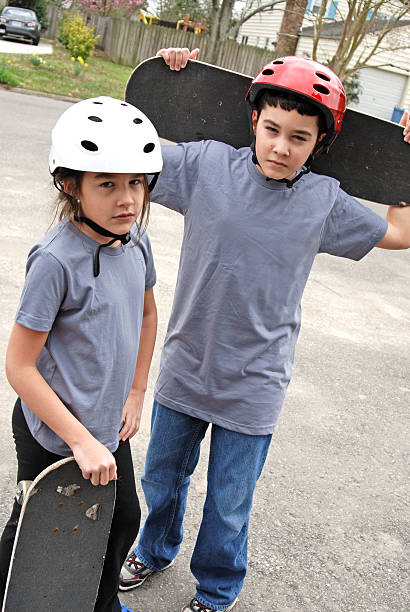 istock Skateboard Kids - Brother/Sister 172864738