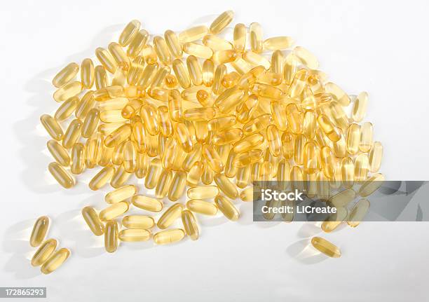 Photo libre de droit de Capsules De Gel banque d'images et plus d'images libres de droit de Beauté - Beauté, Bien-être, Complément vitaminé