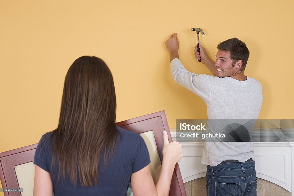 Ein Bild aufhängen - Lizenzfrei Nagel Stock-Foto