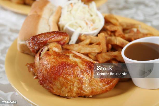 Photo libre de droit de Quart De Repas Poulet banque d'images et plus d'images libres de droit de Pommes frites - Pommes frites, Poulet - Viande blanche, Sauce barbecue