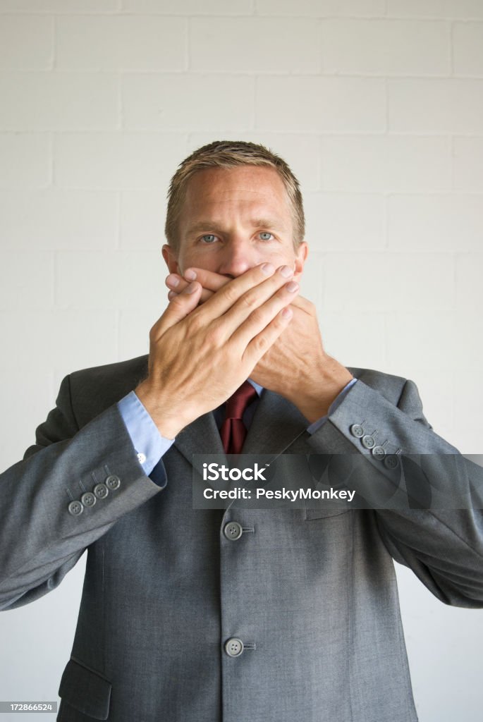 Geschäftsmann, Mund bedeckt, Nichts Böses sagen - Lizenzfrei Anzug Stock-Foto