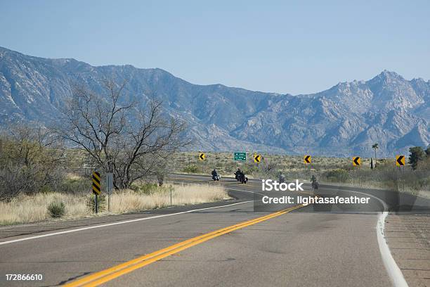 Photo libre de droit de Vtt Équitation Dans Larizona banque d'images et plus d'images libres de droit de Arizona - Arizona, Désert, Moto