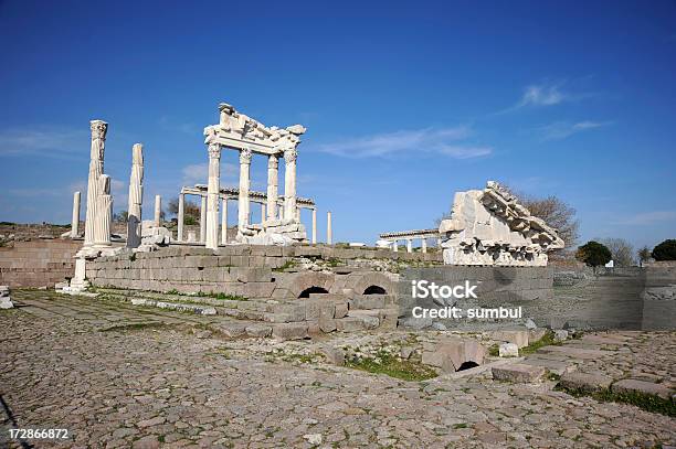 Temple Of Trajan Pergamońskie - zdjęcia stockowe i więcej obrazów Anatolia - Anatolia, Archeologia, Architektura