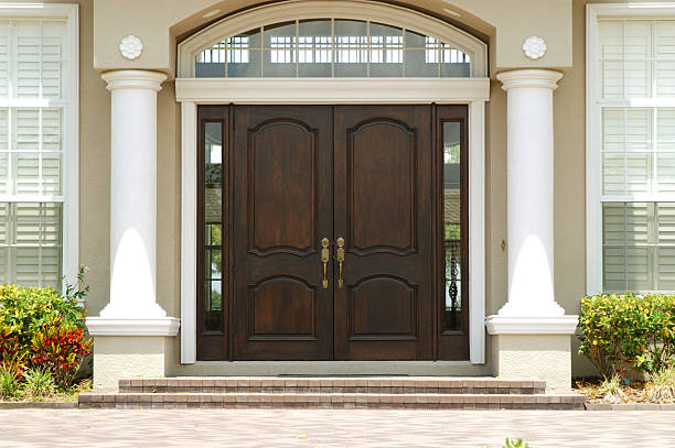 Elegant Entry to Luxury Home Entry way with arched window and columns Entrance Door stock pictures, royalty-free photos & images