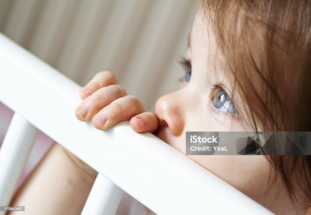 Задумчивый ребенок - Стоковые фото 12-17 месяцев роялти-фри