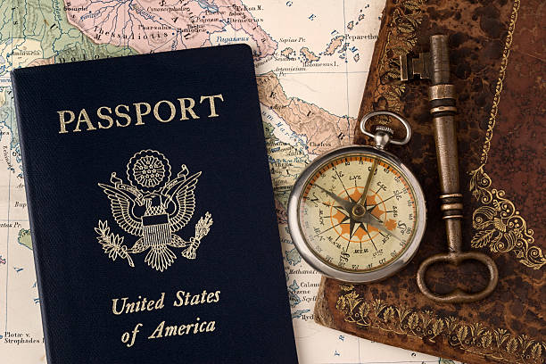 kompas, paszport i kluczowych - passport map compass old zdjęcia i obrazy z banku zdjęć