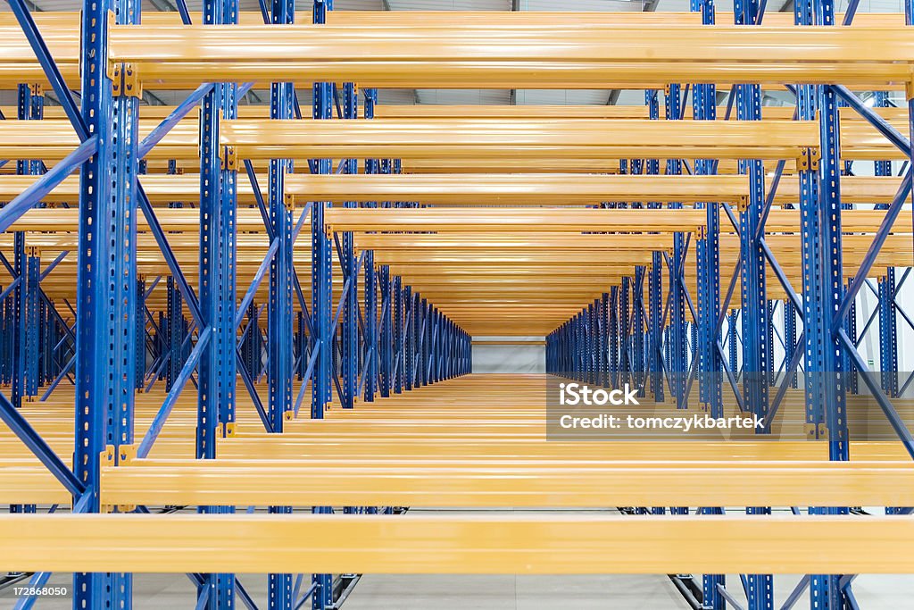 El bastidor de almacenamiento de almacén - Foto de stock de Abstracto libre de derechos