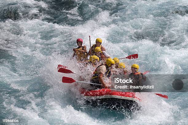 Foto de Canoagem Em Água Branca e mais fotos de stock de Rafting - Rafting, Trabalho de Equipe, Rafting em Águas Selvagens