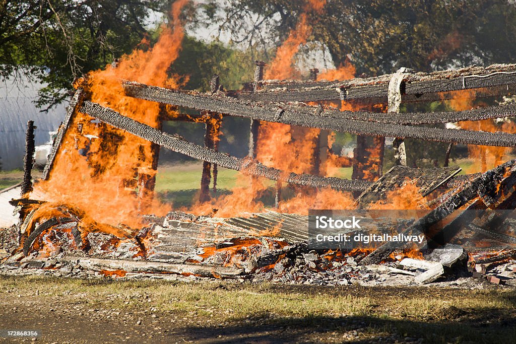 Überreste Haus Feuer - Lizenzfrei Außenaufnahme von Gebäuden Stock-Foto