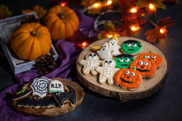 istock Fresh halloween cookies on black background 1728684941