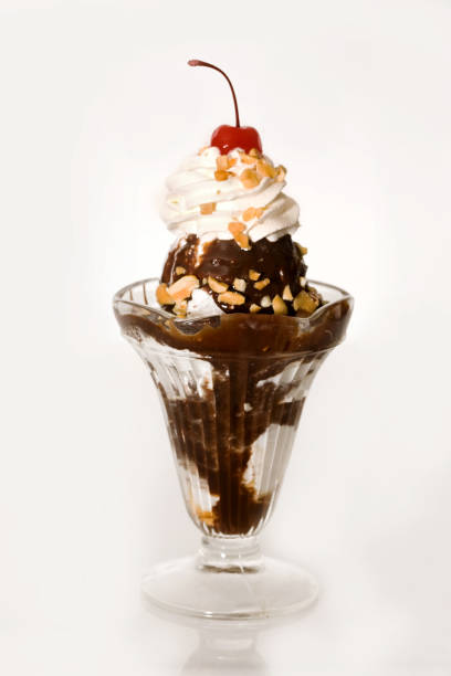 istock Classic hot fudge sundae. 172868940