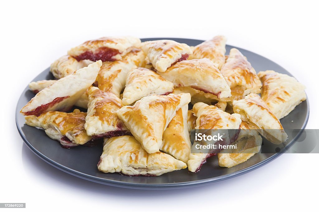 croissants frescos na placa azul-marinho - Foto de stock de Alimentação Saudável royalty-free